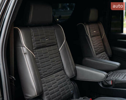 Чорний Каділак Ескалейд, об'ємом двигуна 6.2 л та пробігом 1 тис. км за 204000 $, фото 45 на Automoto.ua