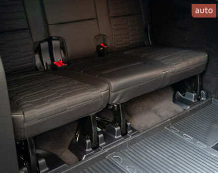 Чорний Каділак Ескалейд, об'ємом двигуна 6.2 л та пробігом 1 тис. км за 204000 $, фото 53 на Automoto.ua