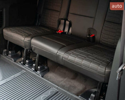 Чорний Каділак Ескалейд, об'ємом двигуна 6.2 л та пробігом 1 тис. км за 204000 $, фото 52 на Automoto.ua