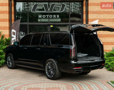 Чорний Каділак Ескалейд, об'ємом двигуна 6.2 л та пробігом 1 тис. км за 204000 $, фото 5 на Automoto.ua
