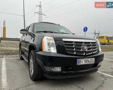 Чорний Каділак Ескалейд, об'ємом двигуна 6.16 л та пробігом 235 тис. км за 14200 $, фото 1 на Automoto.ua