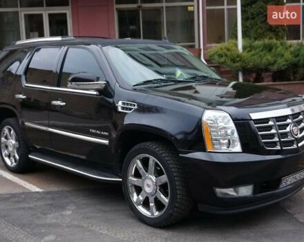 Чорний Каділак Ескалейд, об'ємом двигуна 6.16 л та пробігом 221 тис. км за 25000 $, фото 1 на Automoto.ua