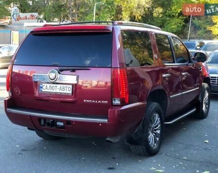 Красный Кадиллак Эскалейд, объемом двигателя 6.2 л и пробегом 183 тыс. км за 18000 $, фото 2 на Automoto.ua
