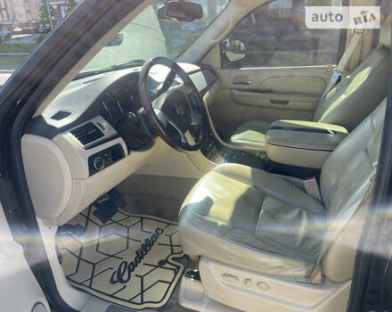 Кадиллак Эскалейд, объемом двигателя 6.16 л и пробегом 350 тыс. км за 14500 $, фото 4 на Automoto.ua