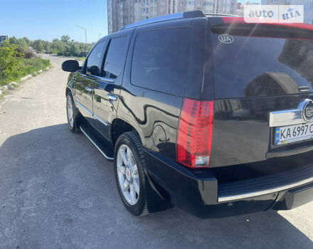 Кадиллак Эскалейд, объемом двигателя 6.16 л и пробегом 350 тыс. км за 14500 $, фото 3 на Automoto.ua