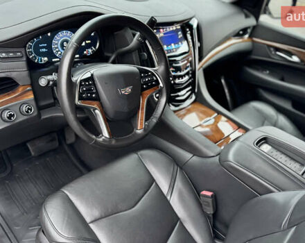 Серый Кадиллак Эскалейд, объемом двигателя 6.16 л и пробегом 67 тыс. км за 41900 $, фото 18 на Automoto.ua