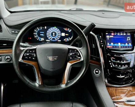 Серый Кадиллак Эскалейд, объемом двигателя 6.16 л и пробегом 67 тыс. км за 41900 $, фото 19 на Automoto.ua