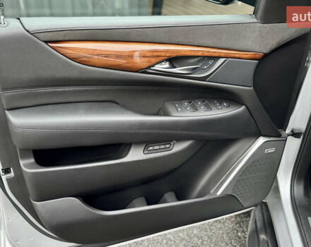 Серый Кадиллак Эскалейд, объемом двигателя 6.16 л и пробегом 67 тыс. км за 41900 $, фото 22 на Automoto.ua