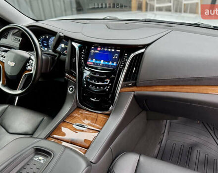 Серый Кадиллак Эскалейд, объемом двигателя 6.16 л и пробегом 67 тыс. км за 41900 $, фото 37 на Automoto.ua