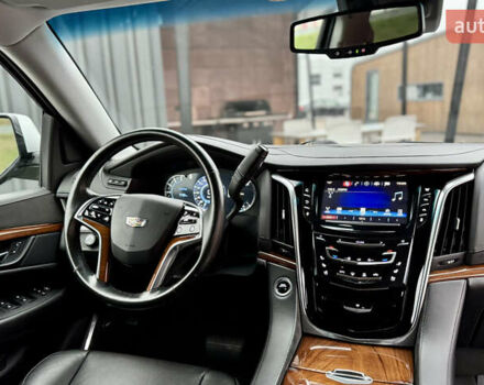 Серый Кадиллак Эскалейд, объемом двигателя 6.16 л и пробегом 67 тыс. км за 41900 $, фото 38 на Automoto.ua