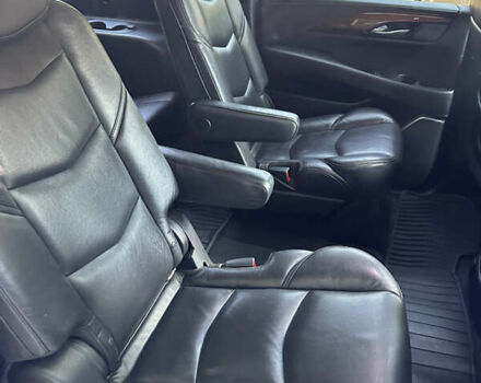 Серый Кадиллак Эскалейд, объемом двигателя 6.16 л и пробегом 174 тыс. км за 47500 $, фото 20 на Automoto.ua