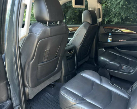 Серый Кадиллак Эскалейд, объемом двигателя 6.16 л и пробегом 174 тыс. км за 47500 $, фото 19 на Automoto.ua