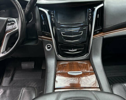 Серый Кадиллак Эскалейд, объемом двигателя 6.16 л и пробегом 176 тыс. км за 49500 $, фото 15 на Automoto.ua