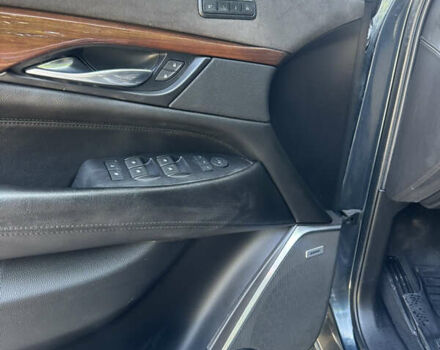 Серый Кадиллак Эскалейд, объемом двигателя 6.16 л и пробегом 174 тыс. км за 47500 $, фото 13 на Automoto.ua