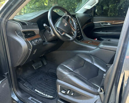 Серый Кадиллак Эскалейд, объемом двигателя 6.16 л и пробегом 174 тыс. км за 47500 $, фото 12 на Automoto.ua