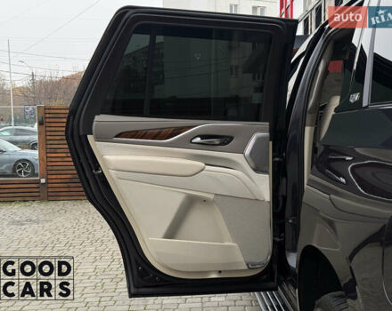 Серый Кадиллак Эскалейд, объемом двигателя 6.16 л и пробегом 41 тыс. км за 112000 $, фото 21 на Automoto.ua