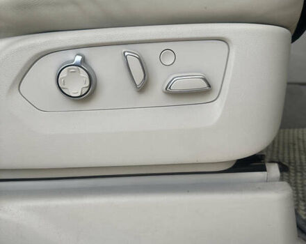 Серый Кадиллак Эскалейд, объемом двигателя 6.16 л и пробегом 38 тыс. км за 120000 $, фото 5 на Automoto.ua