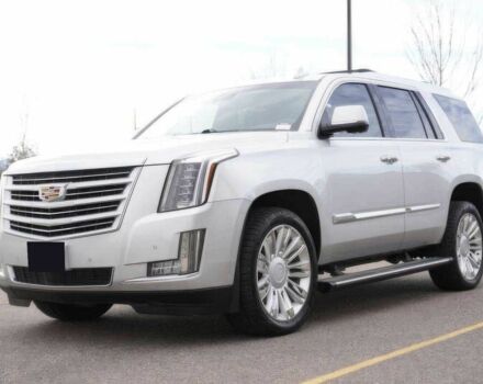 Серый Кадиллак Эскалейд, объемом двигателя 6.2 л и пробегом 80 тыс. км за 15000 $, фото 1 на Automoto.ua