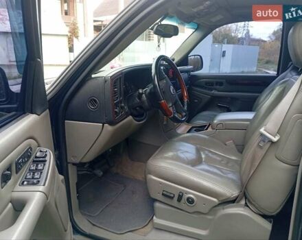 Зелений Каділак Ескалейд, об'ємом двигуна 6 л та пробігом 160 тис. км за 15000 $, фото 2 на Automoto.ua