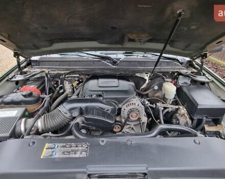 Зеленый Кадиллак Эскалейд, объемом двигателя 6.2 л и пробегом 252 тыс. км за 15000 $, фото 2 на Automoto.ua