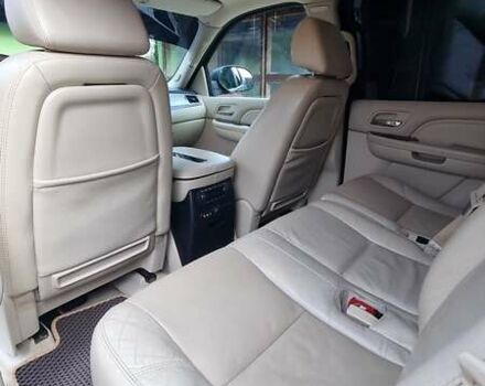 Зеленый Кадиллак Эскалейд, объемом двигателя 6.2 л и пробегом 252 тыс. км за 15000 $, фото 3 на Automoto.ua