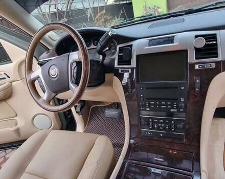 Зеленый Кадиллак Эскалейд, объемом двигателя 6.2 л и пробегом 252 тыс. км за 15000 $, фото 21 на Automoto.ua