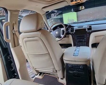 Зеленый Кадиллак Эскалейд, объемом двигателя 6.2 л и пробегом 252 тыс. км за 15000 $, фото 6 на Automoto.ua