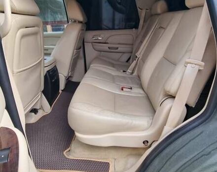 Зеленый Кадиллак Эскалейд, объемом двигателя 6.2 л и пробегом 252 тыс. км за 15000 $, фото 11 на Automoto.ua