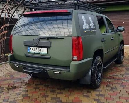 Зеленый Кадиллак Эскалейд, объемом двигателя 6.2 л и пробегом 252 тыс. км за 15000 $, фото 24 на Automoto.ua