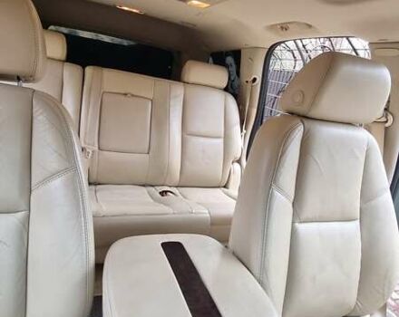 Зеленый Кадиллак Эскалейд, объемом двигателя 6.2 л и пробегом 252 тыс. км за 15000 $, фото 5 на Automoto.ua