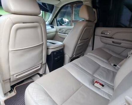 Зеленый Кадиллак Эскалейд, объемом двигателя 6.2 л и пробегом 252 тыс. км за 15000 $, фото 10 на Automoto.ua