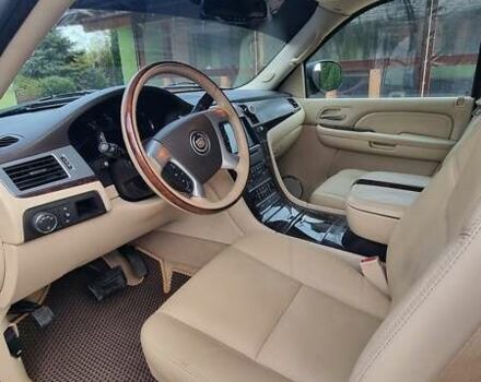 Зеленый Кадиллак Эскалейд, объемом двигателя 6.2 л и пробегом 252 тыс. км за 15000 $, фото 22 на Automoto.ua