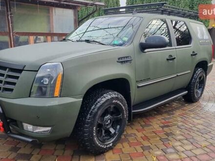 Зеленый Кадиллак Эскалейд, объемом двигателя 6.2 л и пробегом 252 тыс. км за 15000 $, фото 1 на Automoto.ua