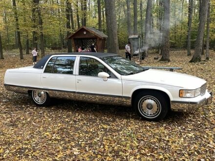 Каділак Флітвуд 1993 у Умани на Automoto.ua Білий Каділак Флітвуд, об'ємом двигуна 5.7 л та пробігом 100 тис. км за 12000 $, фото 1 на Automoto.ua