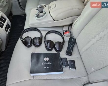 Чорний Каділак SRX, об'ємом двигуна 2.99 л та пробігом 209 тис. км за 11900 $, фото 10 на Automoto.ua