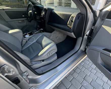 Сірий Каділак SRX, об'ємом двигуна 4.6 л та пробігом 205 тис. км за 5500 $, фото 14 на Automoto.ua