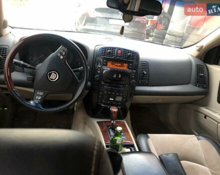 Сірий Каділак SRX, об'ємом двигуна 4.57 л та пробігом 129 тис. км за 7444 $, фото 3 на Automoto.ua