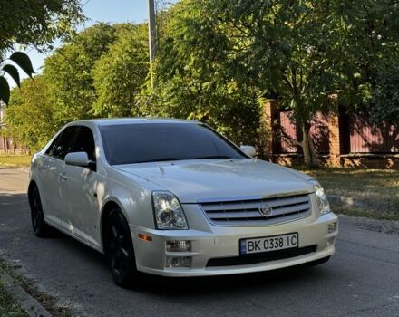 Белый Кадиллак STS, объемом двигателя 3.6 л и пробегом 225 тыс. км за 7900 $, фото 1 на Automoto.ua