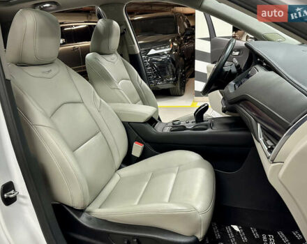Белый Кадиллак XT4, объемом двигателя 2 л и пробегом 105 тыс. км за 22500 $, фото 42 на Automoto.ua