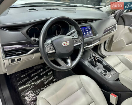 Белый Кадиллак XT4, объемом двигателя 2 л и пробегом 105 тыс. км за 22500 $, фото 41 на Automoto.ua