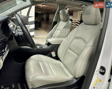 Белый Кадиллак XT4, объемом двигателя 2 л и пробегом 105 тыс. км за 22500 $, фото 39 на Automoto.ua