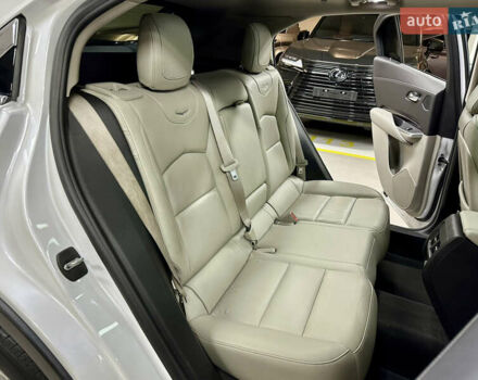 Белый Кадиллак XT4, объемом двигателя 2 л и пробегом 105 тыс. км за 22500 $, фото 48 на Automoto.ua