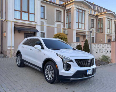 Белый Кадиллак XT4, объемом двигателя 2 л и пробегом 79 тыс. км за 21000 $, фото 1 на Automoto.ua