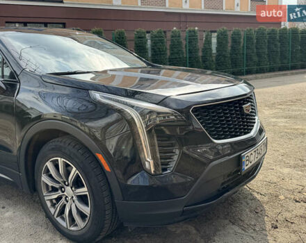 Черный Кадиллак XT4, объемом двигателя 2 л и пробегом 123 тыс. км за 20700 $, фото 1 на Automoto.ua