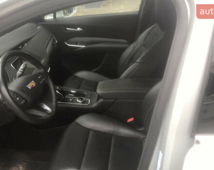 Серый Кадиллак XT4, объемом двигателя 2 л и пробегом 42 тыс. км за 23000 $, фото 3 на Automoto.ua