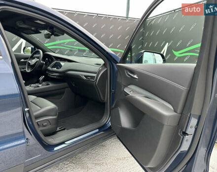 Синий Кадиллак XT4, объемом двигателя 2 л и пробегом 47 тыс. км за 26999 $, фото 5 на Automoto.ua