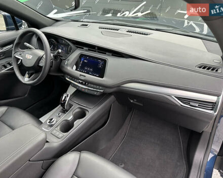 Синий Кадиллак XT4, объемом двигателя 2 л и пробегом 47 тыс. км за 26999 $, фото 7 на Automoto.ua