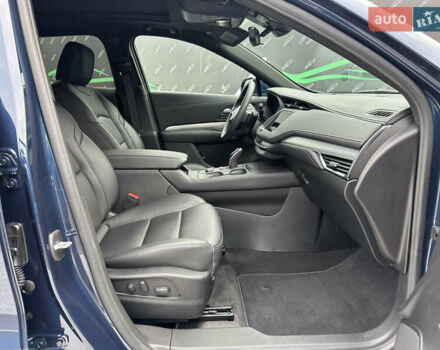 Синий Кадиллак XT4, объемом двигателя 2 л и пробегом 47 тыс. км за 26999 $, фото 6 на Automoto.ua