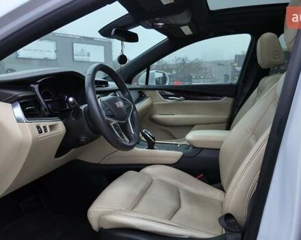Белый Кадиллак XT5, объемом двигателя 3.65 л и пробегом 100 тыс. км за 20990 $, фото 14 на Automoto.ua
