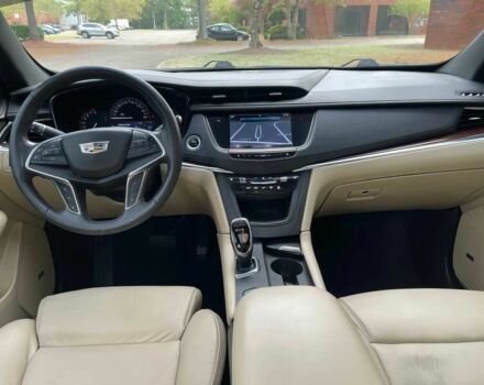 Білий Каділак XT5, об'ємом двигуна 3.6 л та пробігом 70 тис. км за 9800 $, фото 9 на Automoto.ua